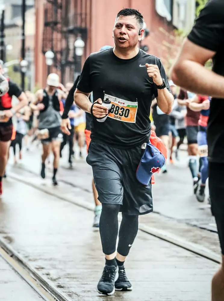 Carlos running the 2023 Toronto Marathon